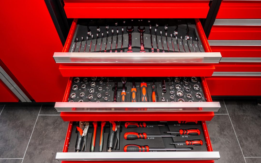 Tools in roll-out drawers